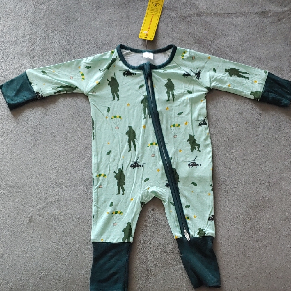 BNWT Unbranded Military Print Newborn Gender Neutral Zippy Bamboo